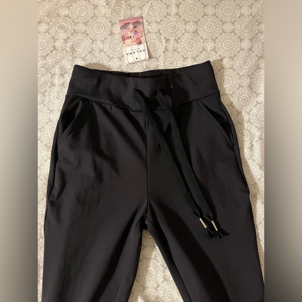 NEW WITH TAG Halara flare leggings